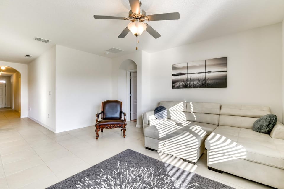 7 Mi to USTA: Waterfront 'Tennis House' w/ Yard! House in Kissimmee