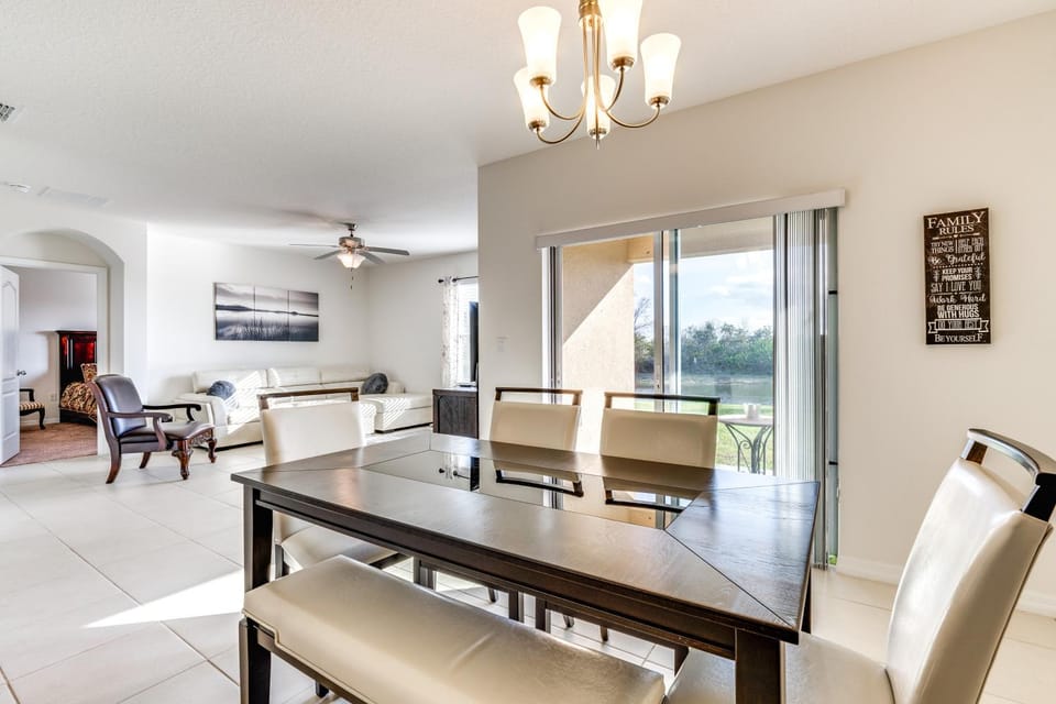 7 Mi to USTA: Waterfront 'Tennis House' w/ Yard! House in Kissimmee