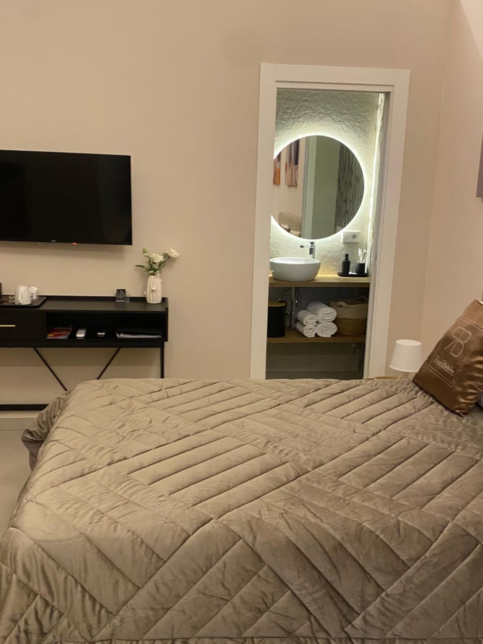 B&B stazione centrale House in Naples