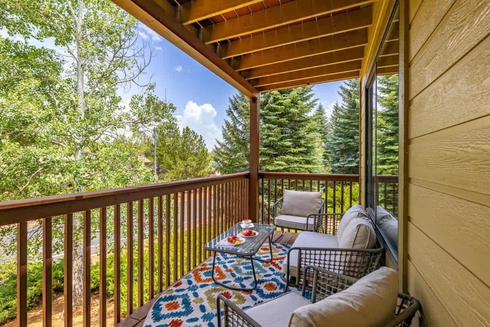 Mid-Century Flagstaff Mtn Condo Apartment in Flagstaff