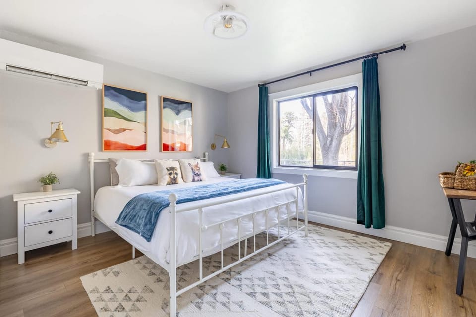 Scenic Mountain Getaway by the Park House in Flagstaff
