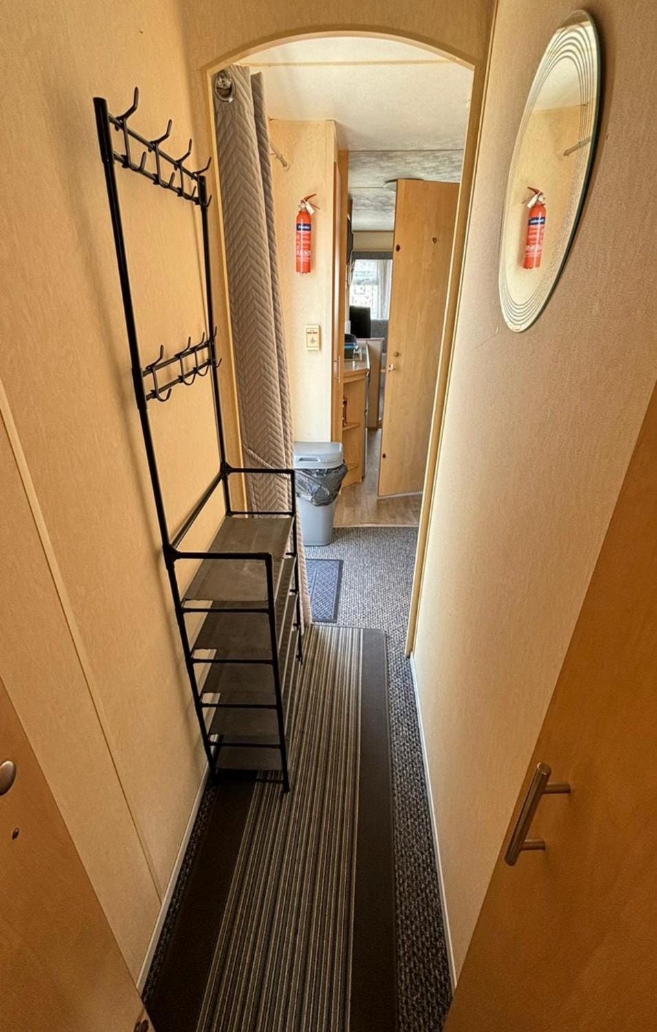 Promenade park 6 Berth caravan next to the beach entrance, WIFI included House in Ingoldmells