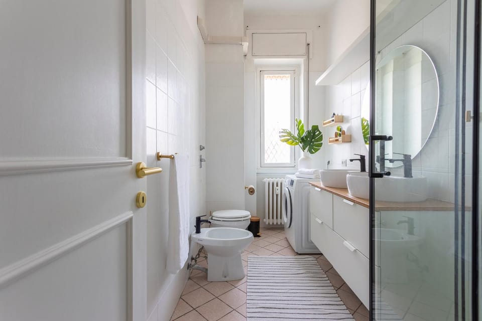 Shower, Toilet, Bathroom, bidet, towels