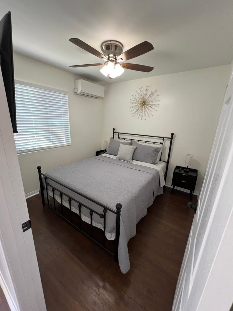 Mini-Home in Whittier Bed and Breakfast in Pico Rivera