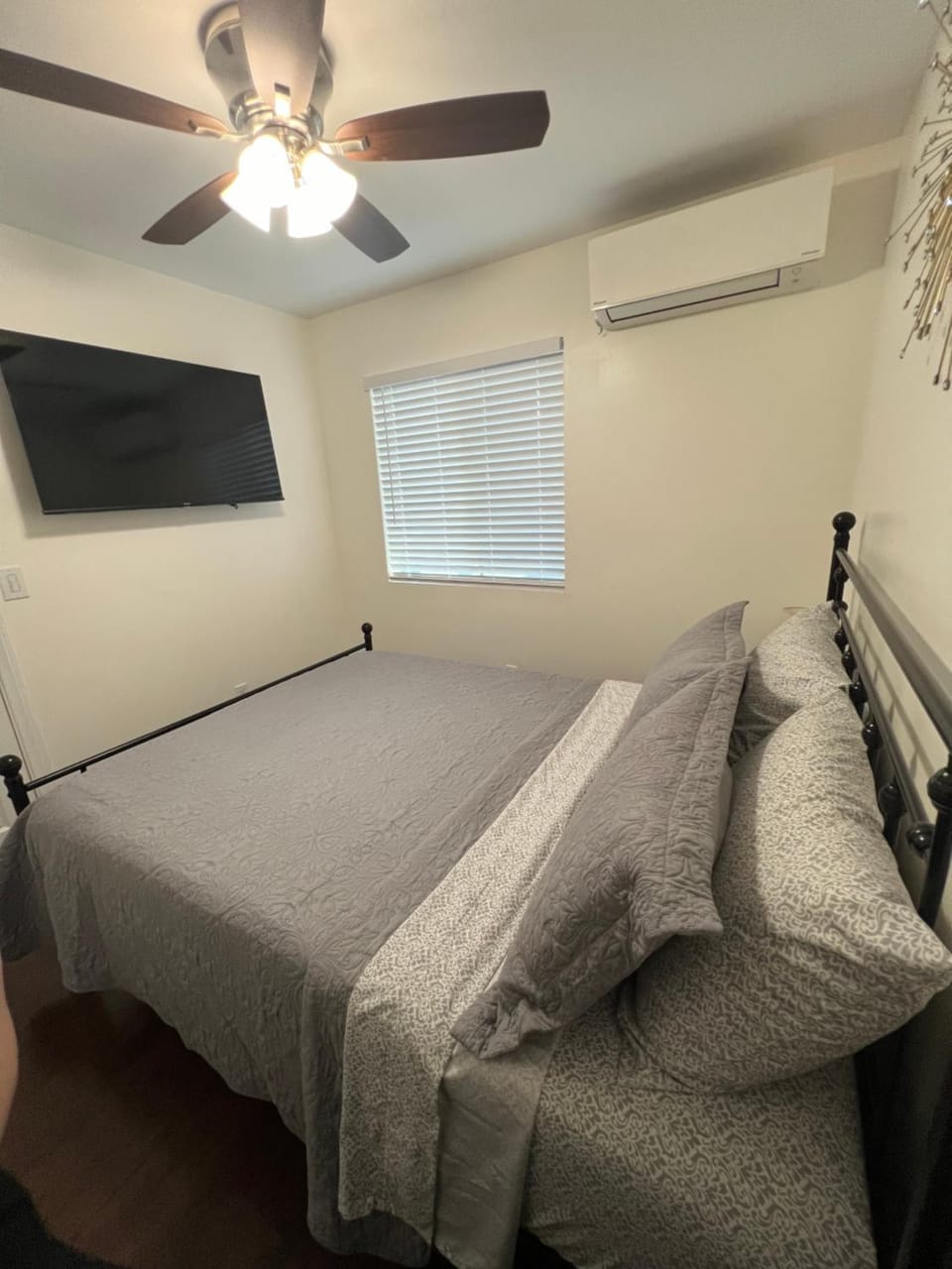 Mini-Home in Whittier Bed and Breakfast in Pico Rivera