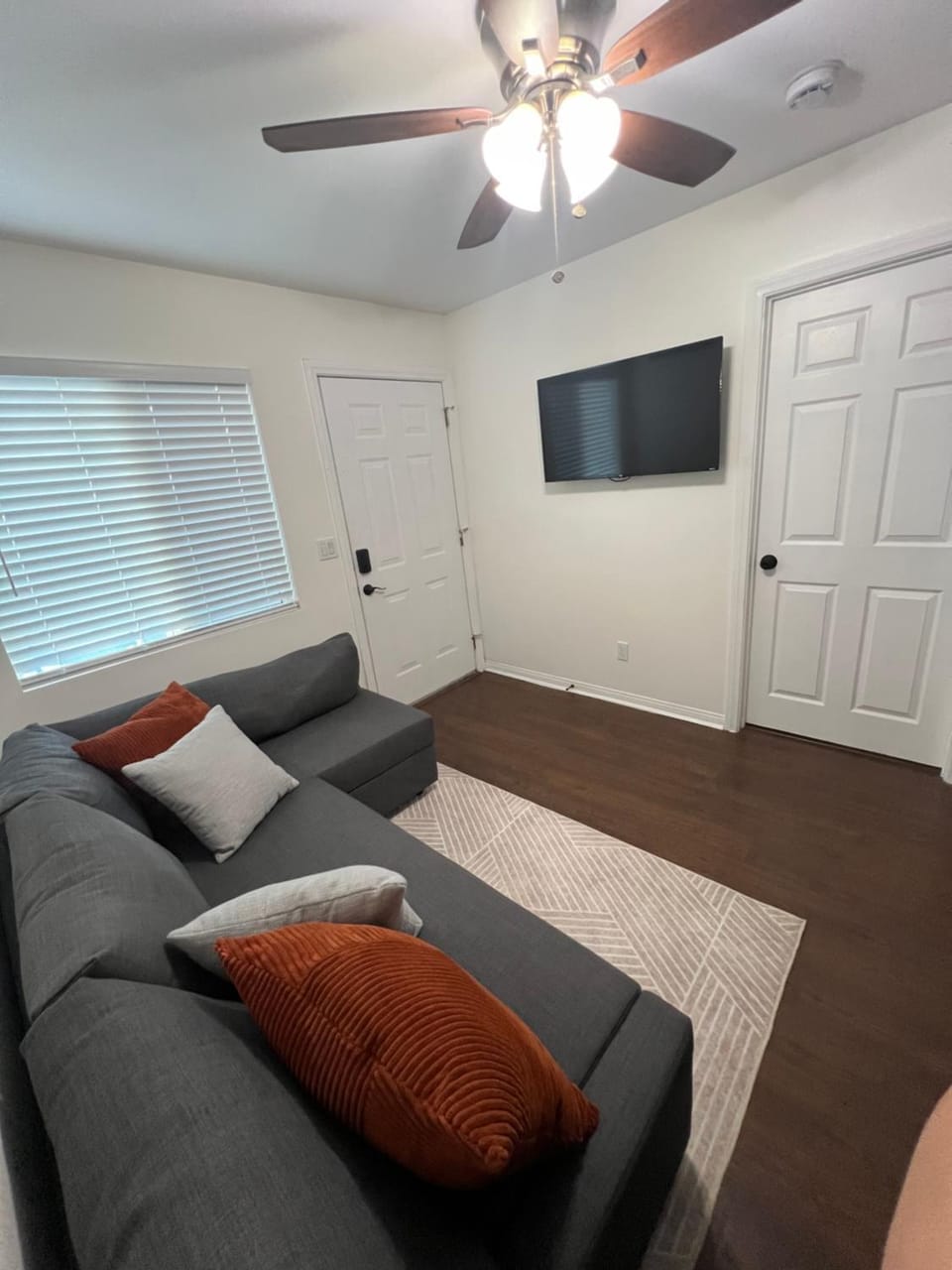 Mini-Home in Whittier Bed and Breakfast in Pico Rivera