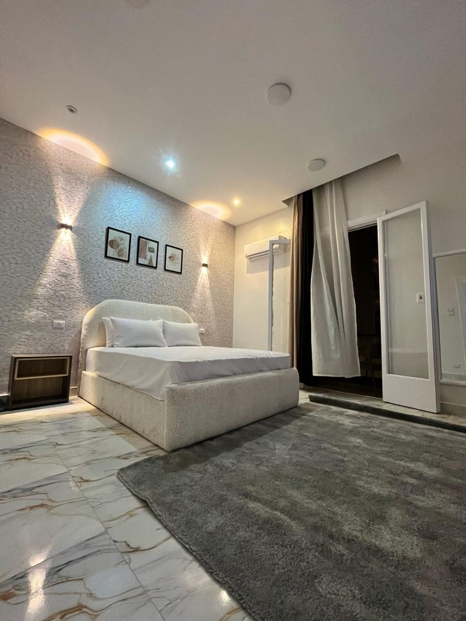 Bed, Photo of the whole room, Bedroom