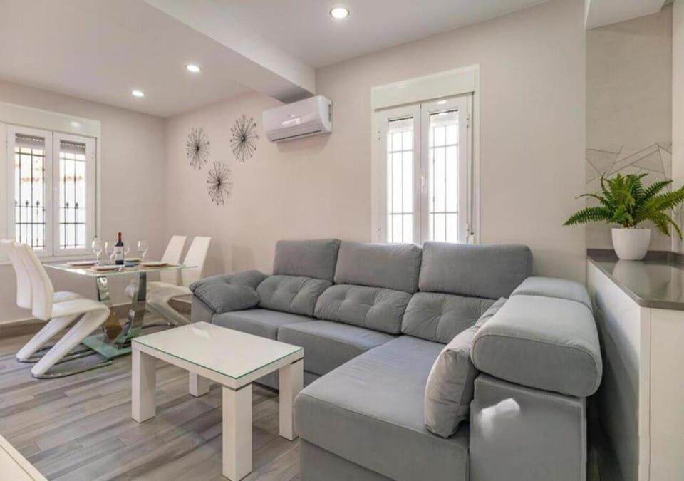 Seating area, Dining area, air conditioner