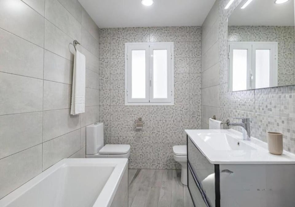 Bathroom, Bath, towels