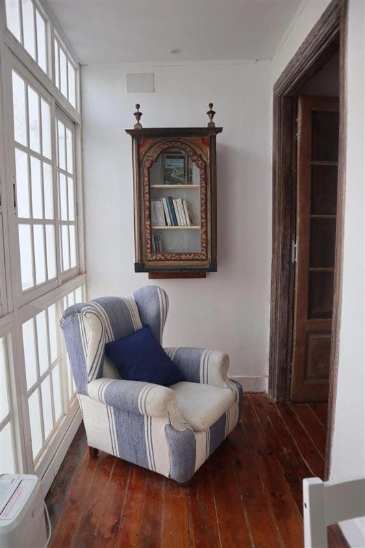 Library, Living room