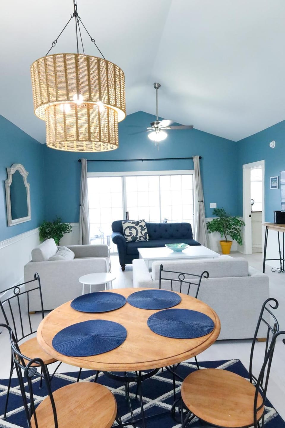 Living room, Dining area