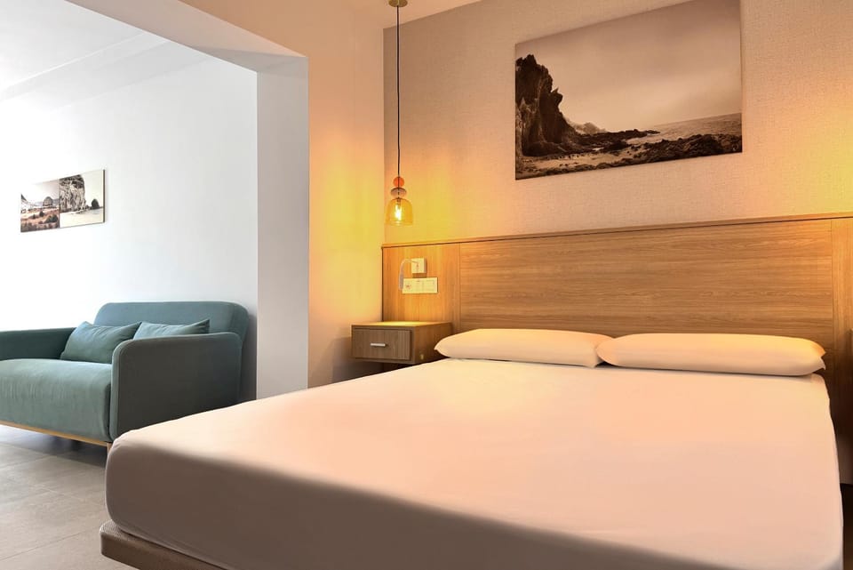 Bed, Photo of the whole room, Bedroom, pet friendly