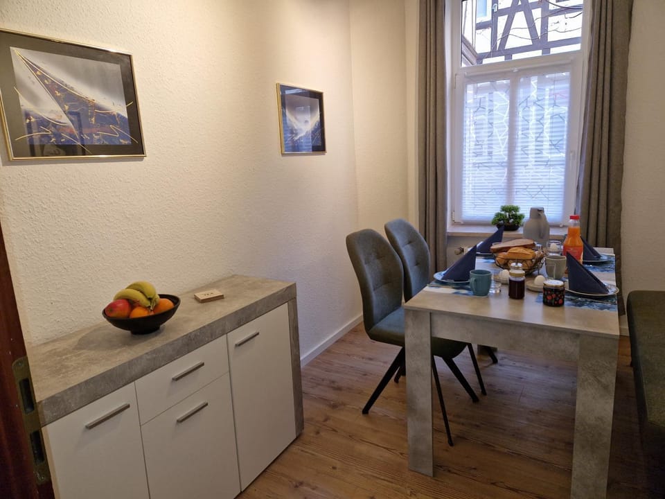 Food and drinks, Dining area, Food