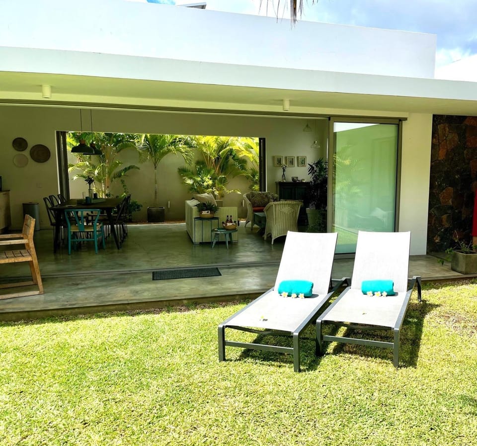 Property building, Garden, sunbed