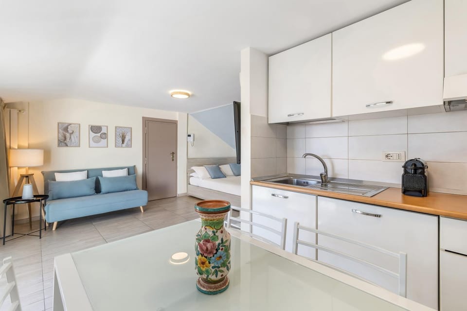 Coffee/tea facilities, Kitchen or kitchenette, Living room, Seating area, Dining area, pet friendly, stove