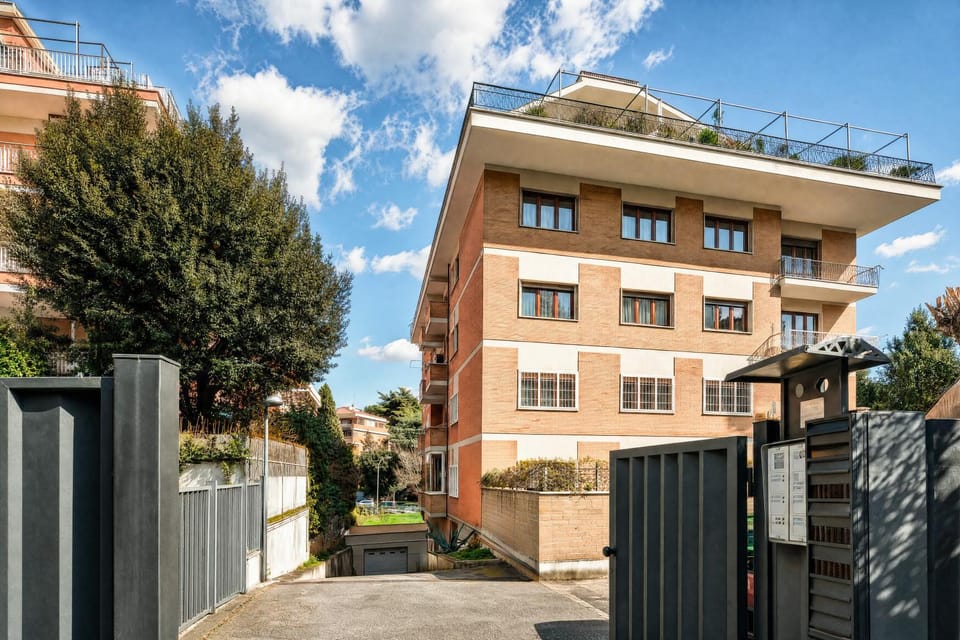 Property building, Facade/entrance, Day