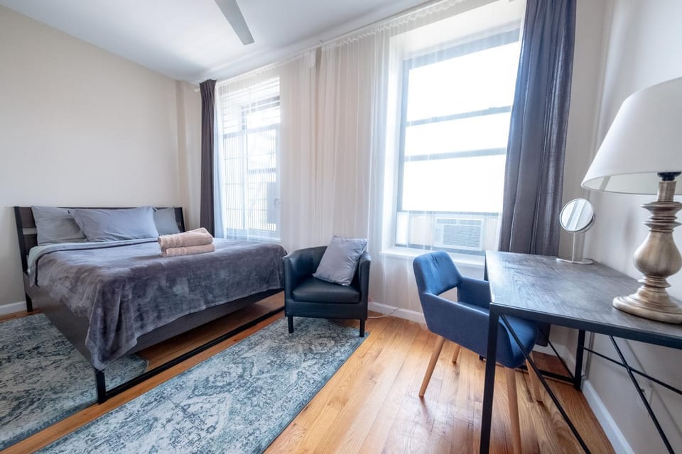 3BR apt two blocks to Central Park elevator, laundry, virtual doorman Apartment in Harlem