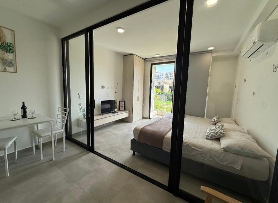 Photo of the whole room, air conditioner