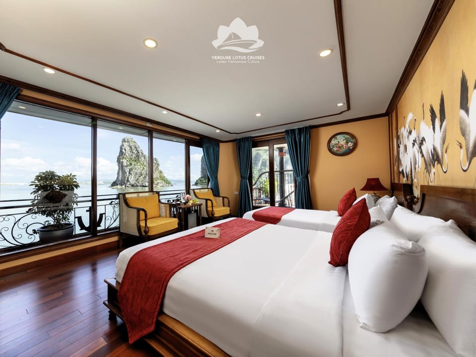 Bed, Natural landscape, Photo of the whole room, Bedroom