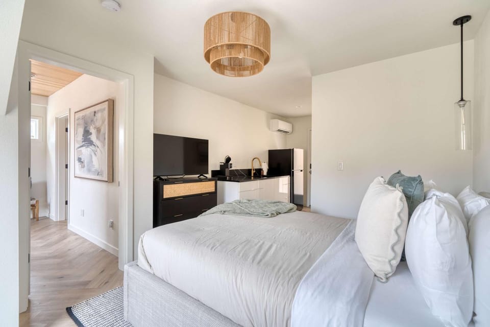 Stay Portland - 4BR - Alberta Arts Townhome - Shop - Dine - Chill House in Portland