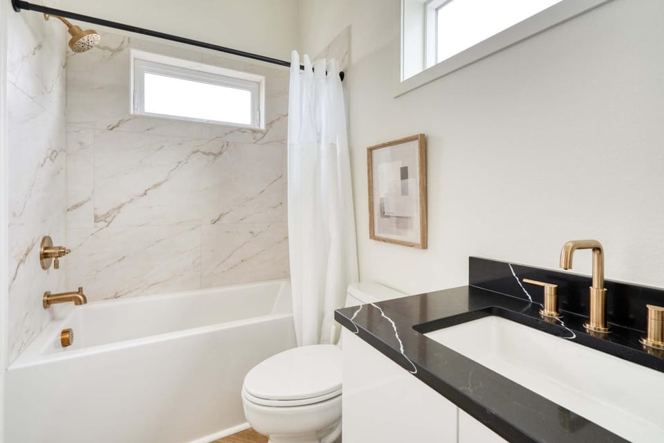 Stay Portland - 4BR - Alberta Arts Townhome - Shop - Dine - Chill House in Portland