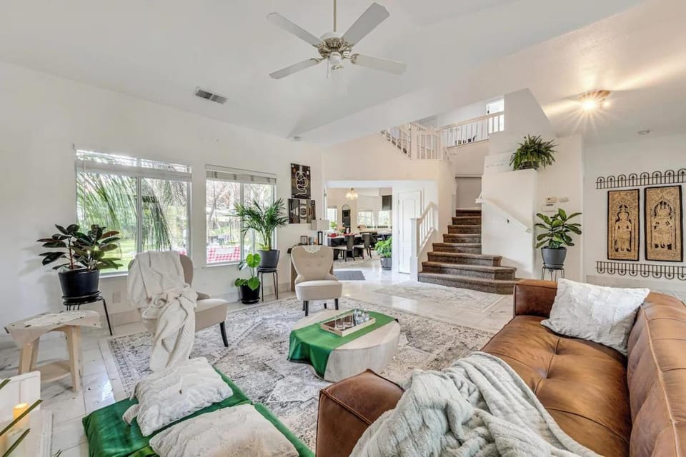 Living room, Seating area