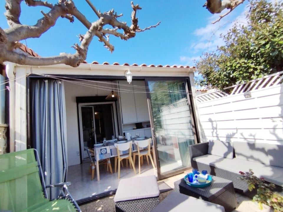 Villa T3 Mezzanine avec Climatisation - 6 Personnes - Parking - Saint-Pierre-La-Mer - FR-1-795-60 Villa in Fleury