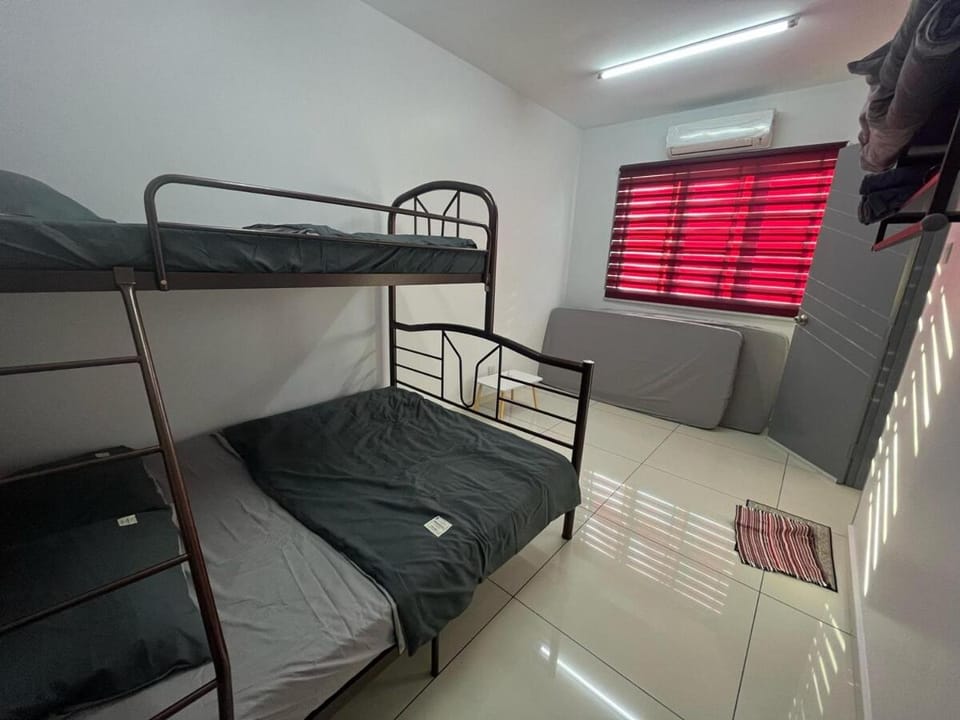 Ks161 Homestay - vast & white House in Selangor, Malaysia