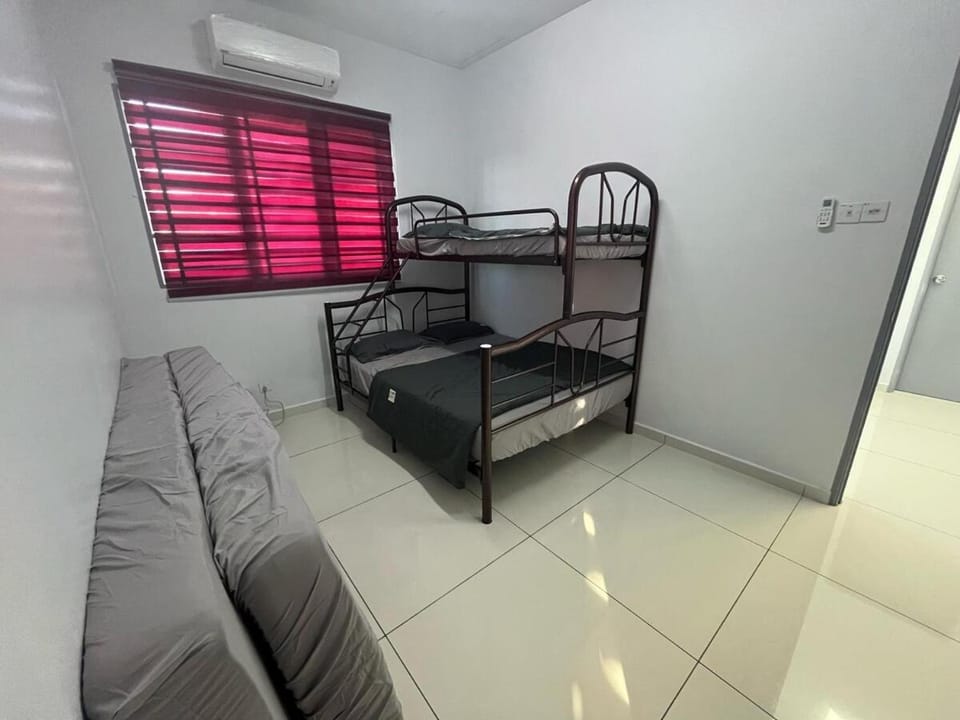 Ks161 Homestay - vast & white House in Selangor, Malaysia
