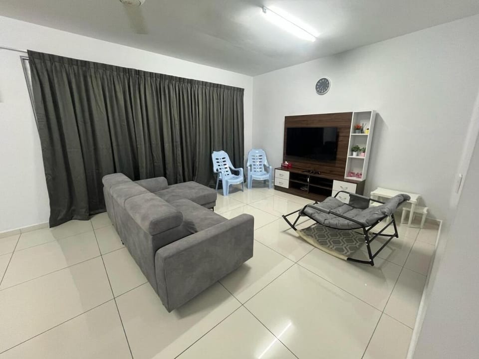 Ks161 Homestay - vast & white House in Selangor, Malaysia
