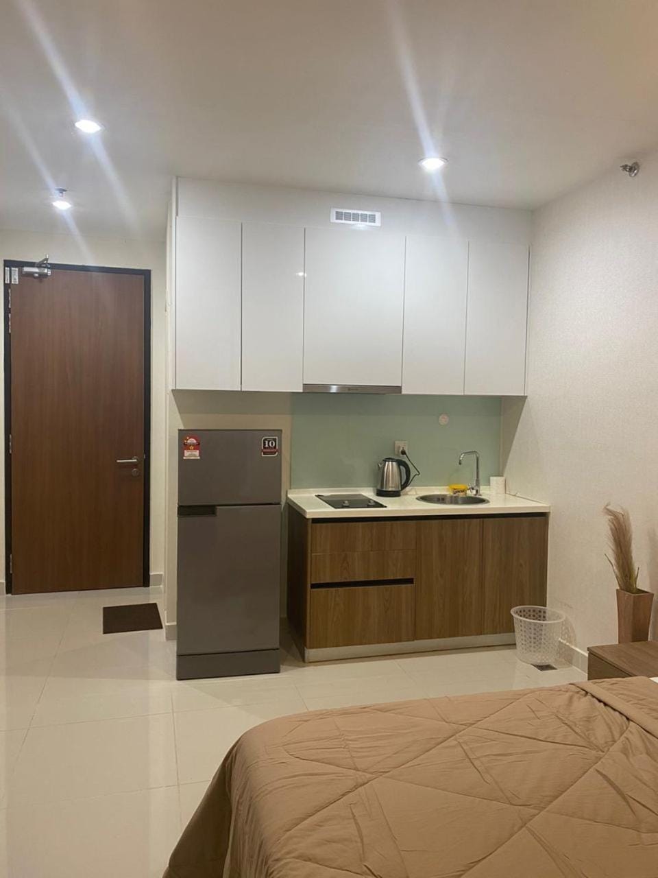 Bed, Kitchen or kitchenette, Photo of the whole room, Bedroom, stove