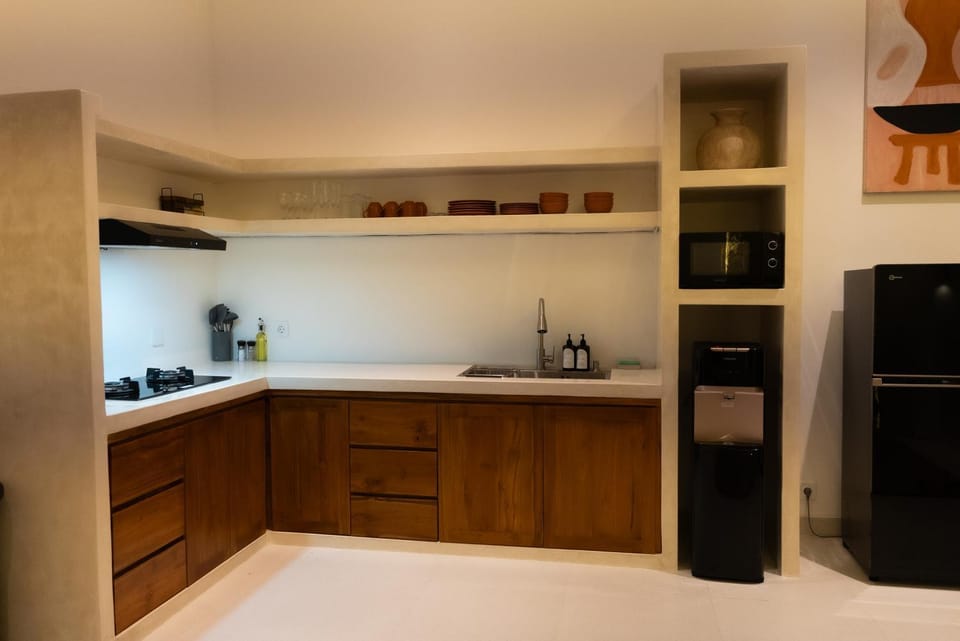 Coffee/tea facilities, Kitchen or kitchenette, microwave, stove, toaster