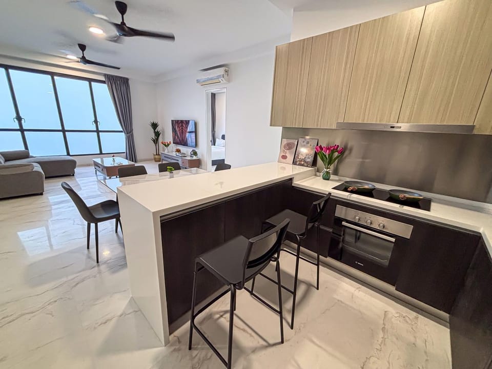 Kitchen or kitchenette, Dining area