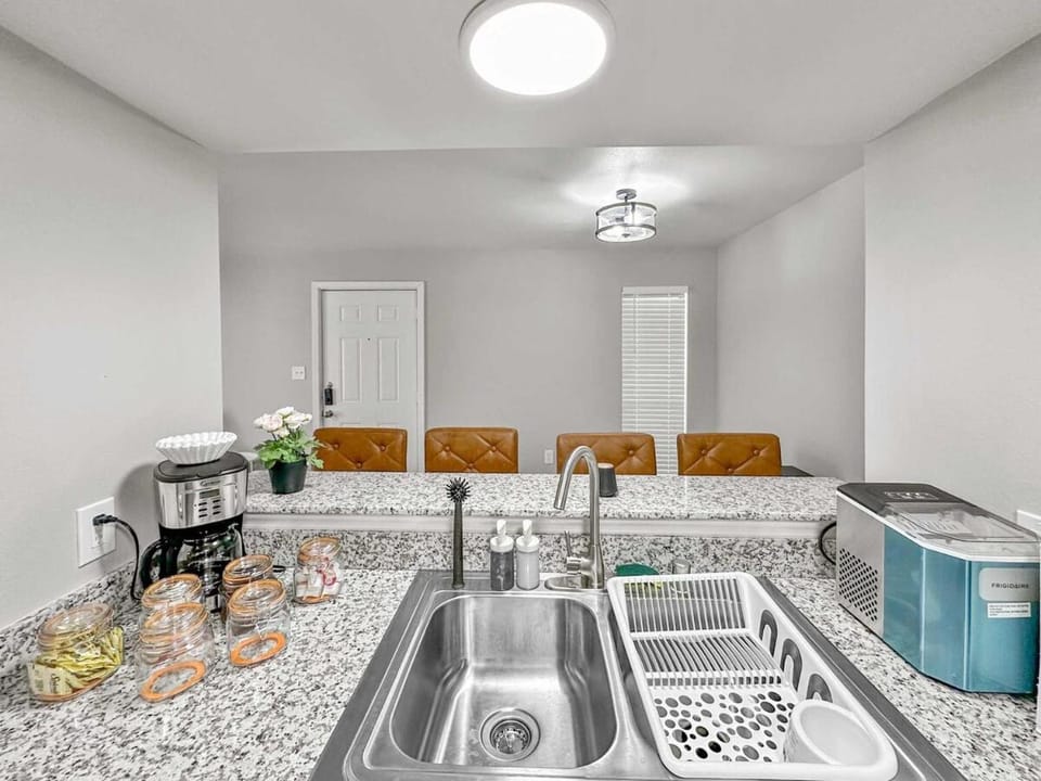 Comfy 1BR 1BA Retreat Near Dallas North Tollway Apartment in Addison