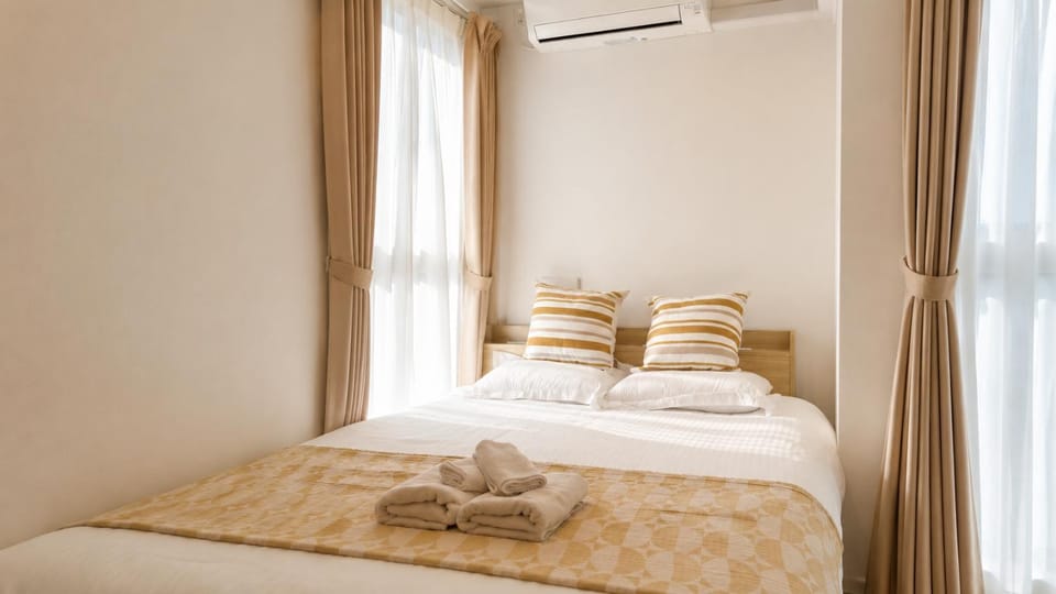 Bed, Photo of the whole room, Decorative detail, Bedroom, towels, air conditioner