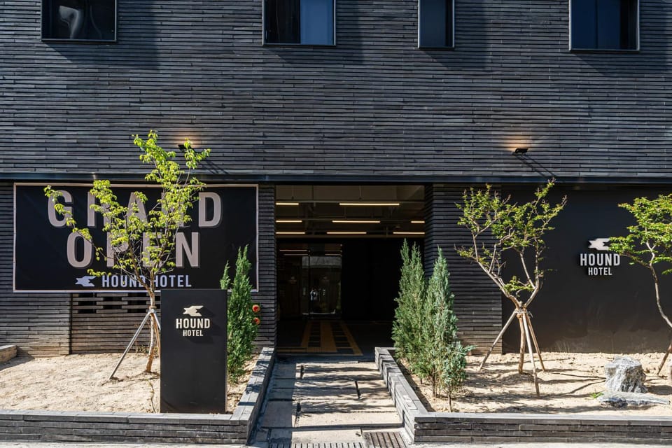 Facade/entrance