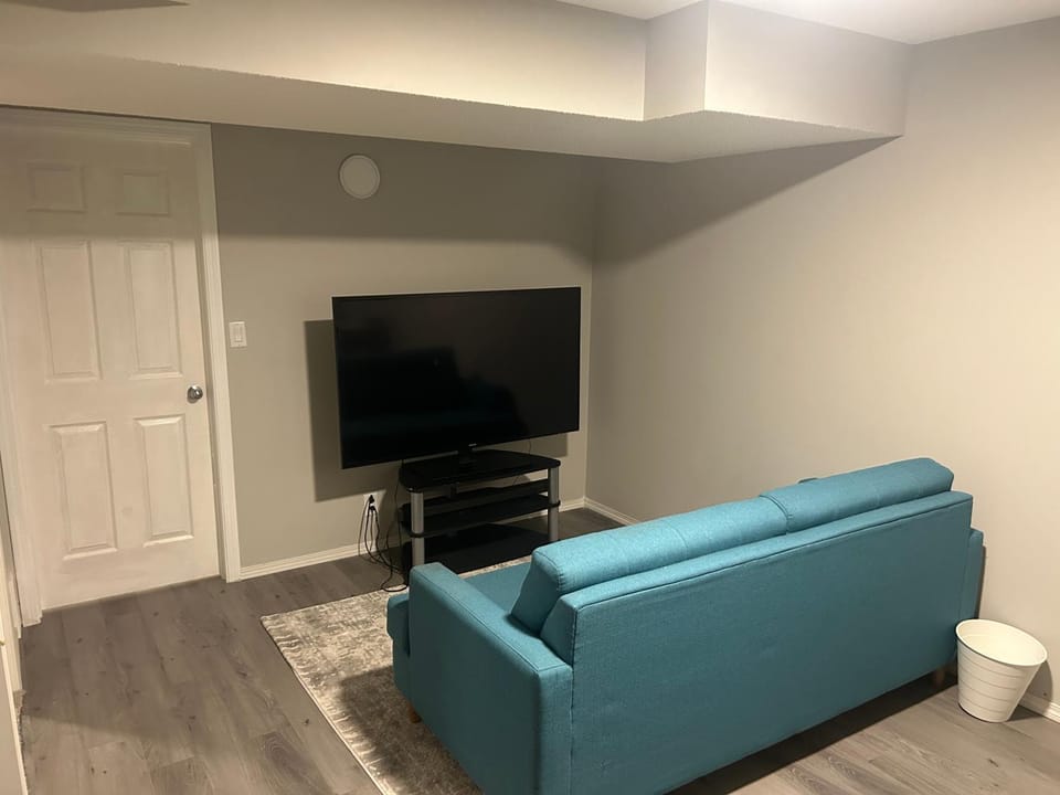 Basement Suite Near Edmonton Airport YEG Apartment in Edmonton