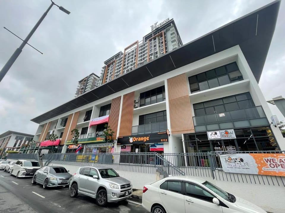 Property building, Neighbourhood