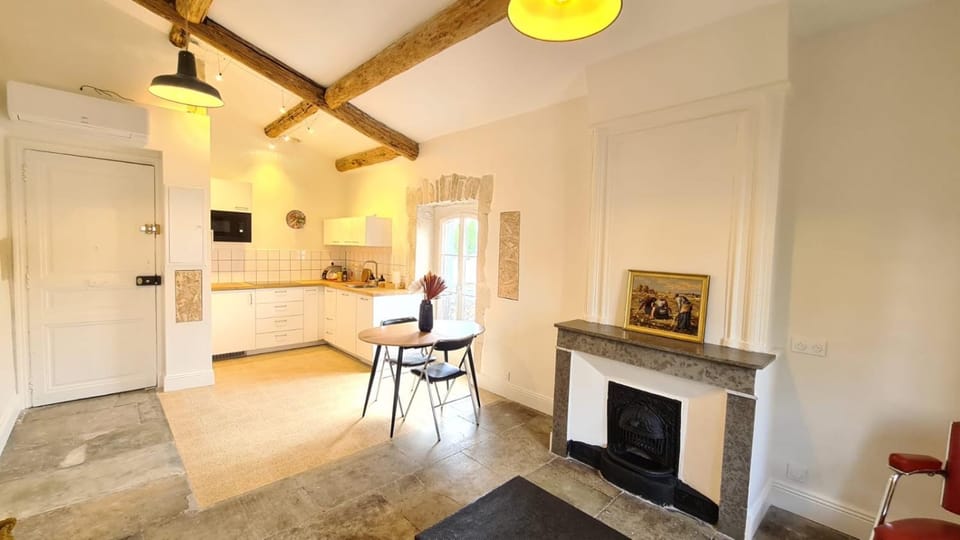Le Mondrian Apartment in Nimes
