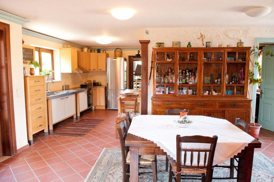 Traditional Stone Villa, Spacious Seaside Retreat Villa in Decentralized Administration of the Aegean