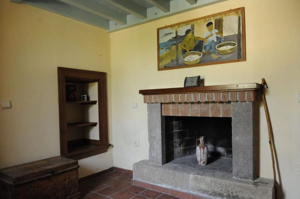 Traditional Stone Villa, Spacious Seaside Retreat Villa in Decentralized Administration of the Aegean