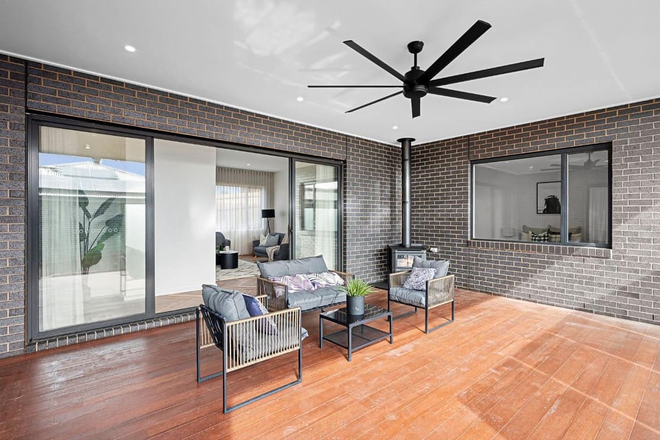 Seating area, fireplace