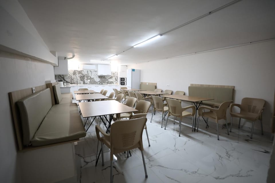 Kitchen or kitchenette, Seating area