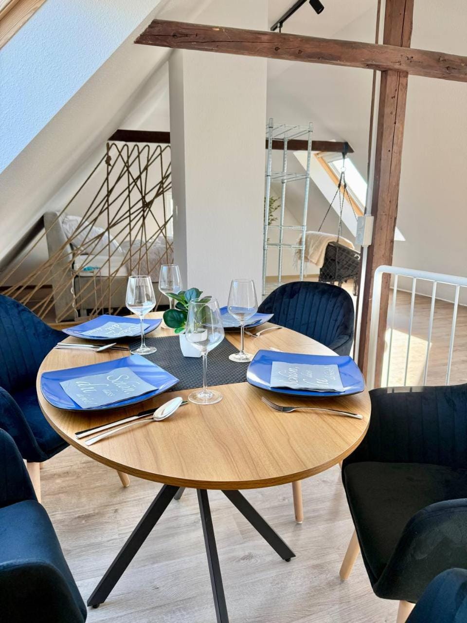 Seating area, Dining area