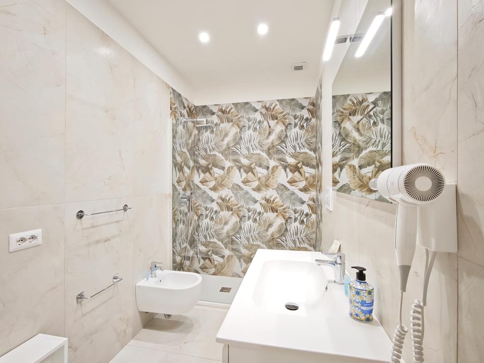 Mirror Apartment in Bari