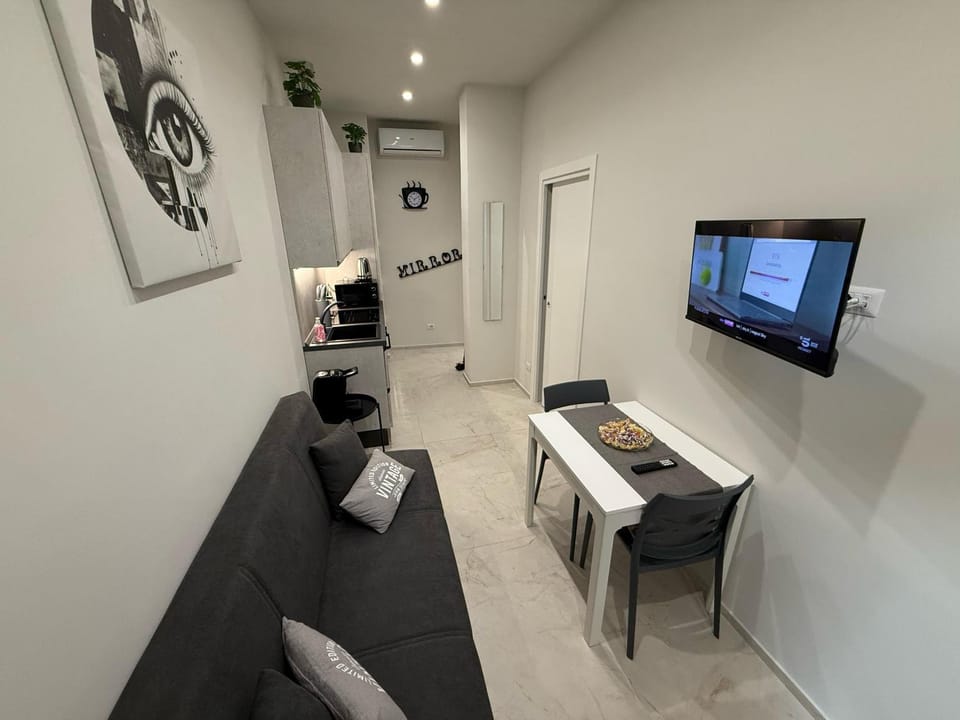 Mirror Apartment in Bari