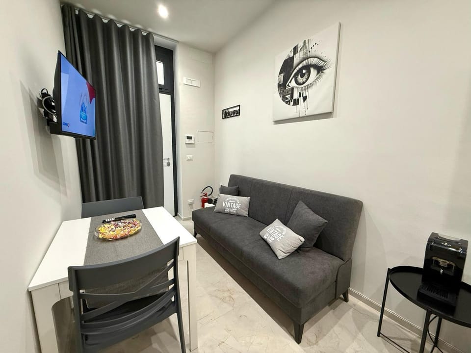 Mirror Apartment in Bari