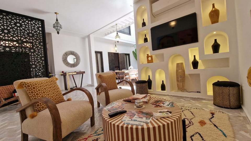 Communal lounge/ TV room, TV and multimedia, Living room, Evening entertainment