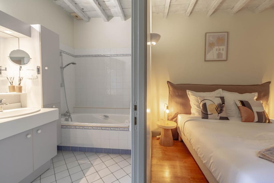 Bathroom, Photo of the whole room, Bedroom, Bath