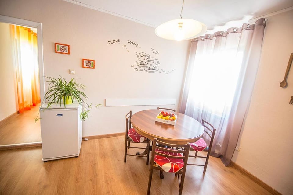 Living room, Dining area